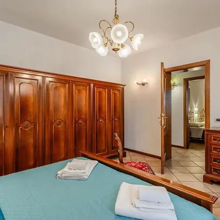 La Casa Nel *
